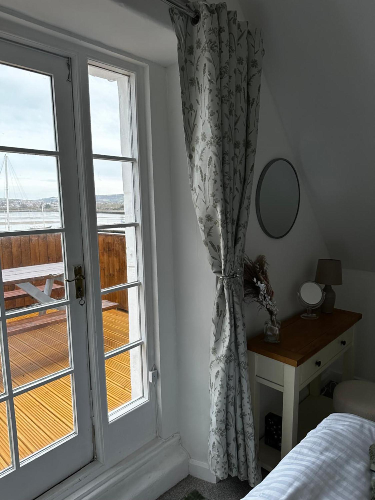 Compton House 1 Apartment คอนวี ภายนอก รูปภาพ